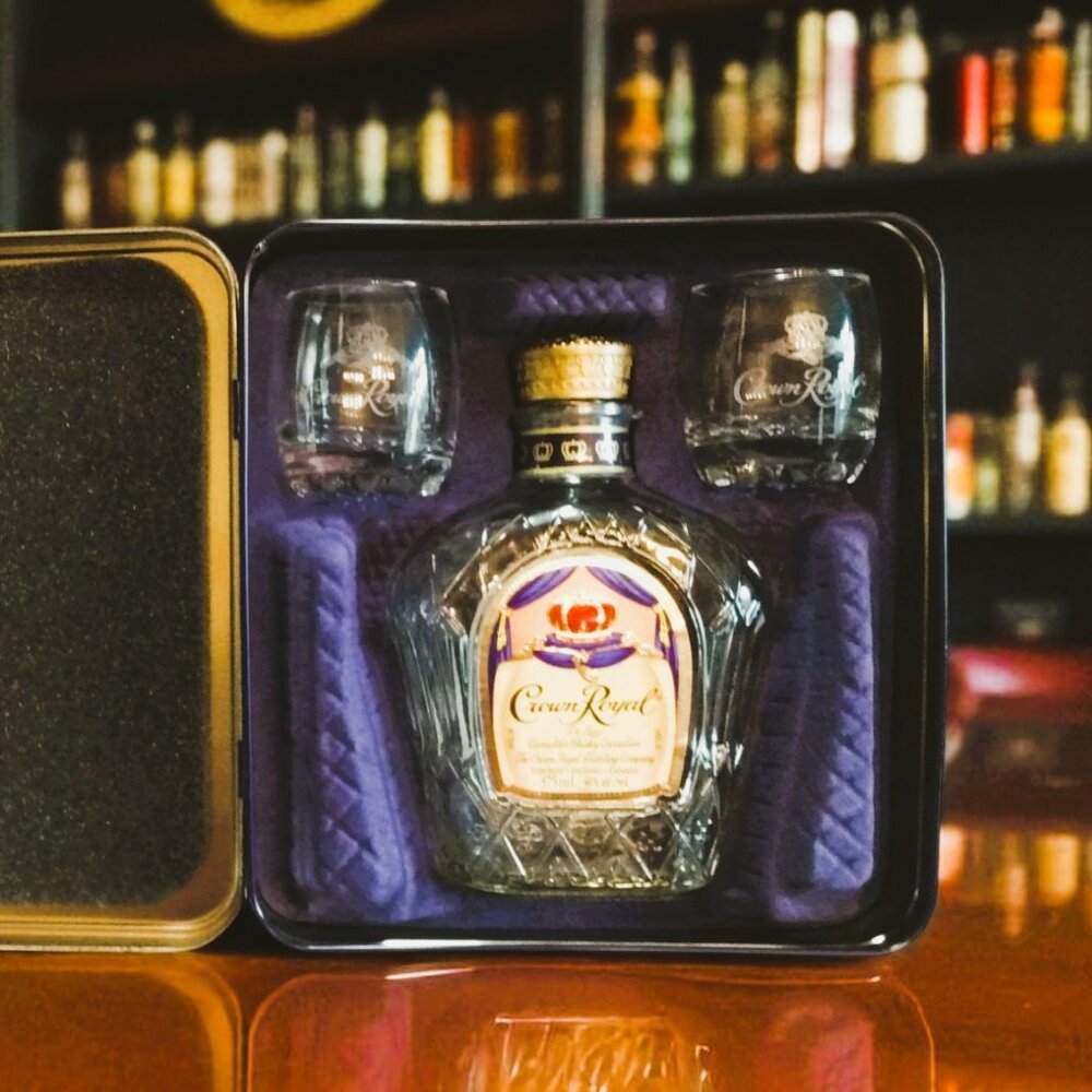 Vintage 2005 Crown Royal Gift Set-Tin-Empty 375 ml Bottle-2x 2.5" Glasses